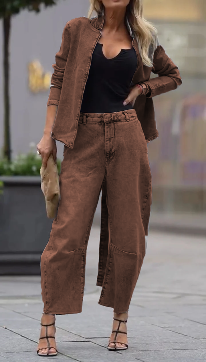 Γυναικείο παλτό και παντελόνι με στρογγυλή λαιμόκοψη σε ένα casual σετ-GR