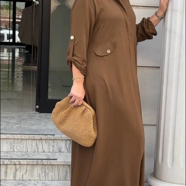 Koszula zapinana na guziki i spodnie z szerokimi nogawkami, dwuczęściowy komplet