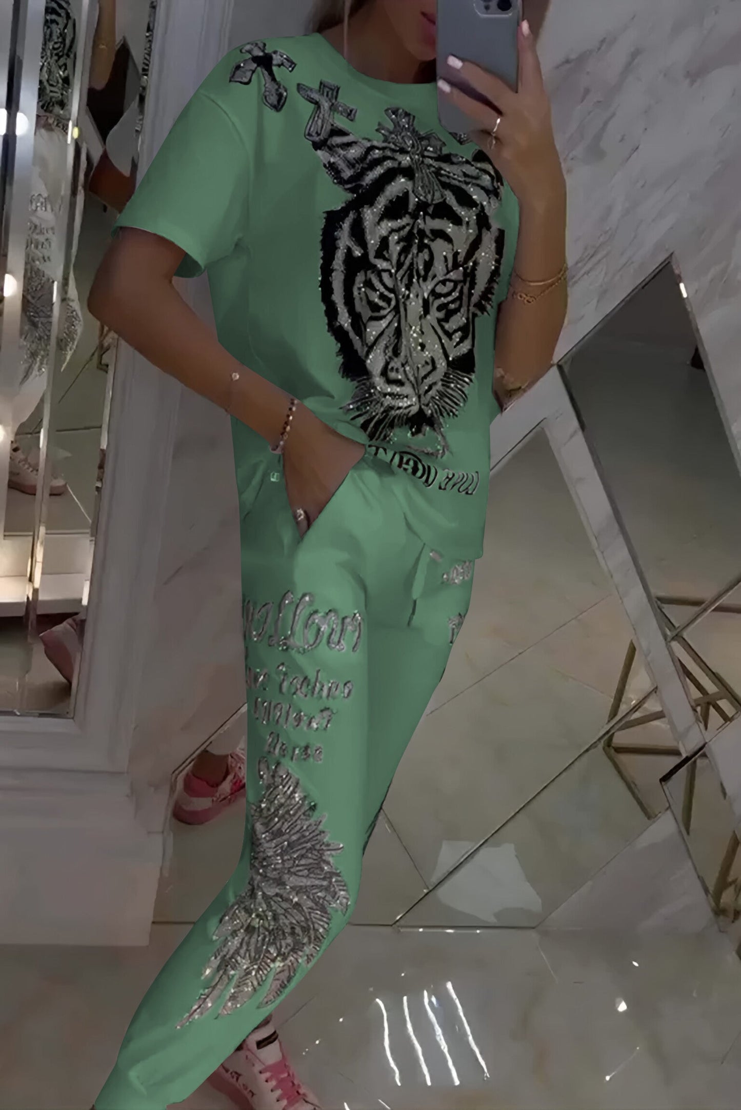 Dwuczęściowy komplet damski, top i spodnie w nowoczesnym wzorze diamentowym