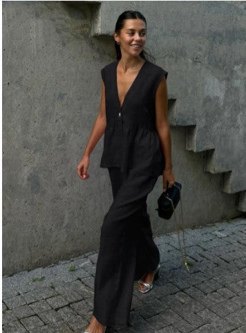 Dwuczęściowy komplet damski z bawełny w jednolitym kolorze, dekoltem w serek, bez rękawów, bluzką i spodniami