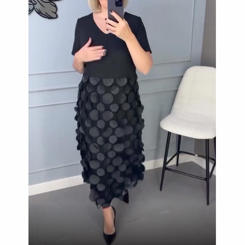 Elegancka damska sukienka z dekoltem w serek w kolorze czarnym z nieregularnym żakietem, dwuczęściowy komplet