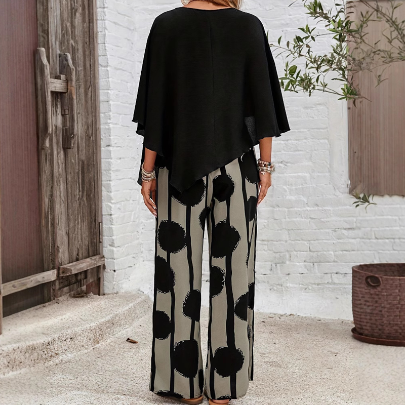 Elegancki komplet składający się z bluzki z rękawem 3/4 i wzorzystych spodni