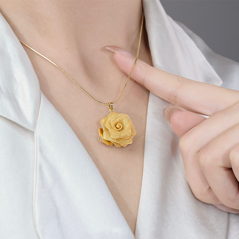 🌹Lekki i luksusowy naszyjnik z różą