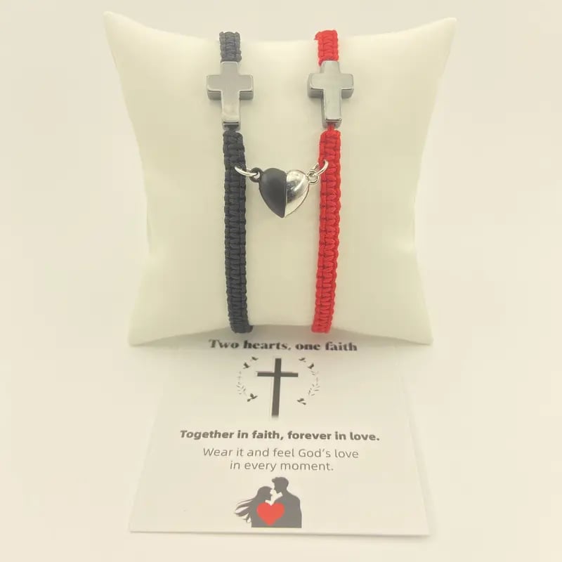 💕„Dvi širdys, vienas tikėjimas“ – įkvepianti krikščioniška apyrankė su kryžiumi ir atviruku su Jėzaus palaiminimu-LT