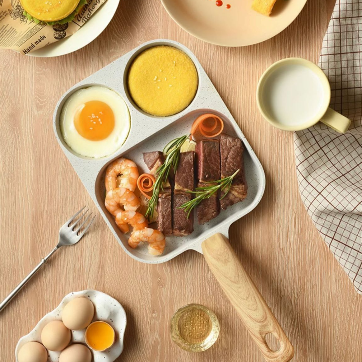 Patelnia 4 w 1 z powłoką zapobiegającą przywieraniu: idealna do jajek, bekonu i burgerów