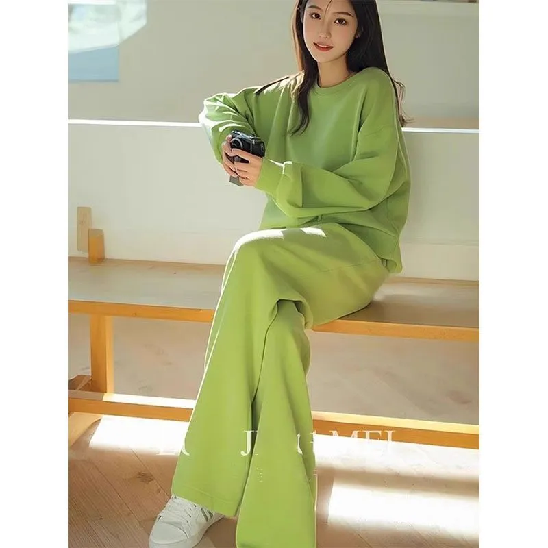 Dviejų partių komplektas ilgomis rankovėmis ir kelnės otāliu kaklu