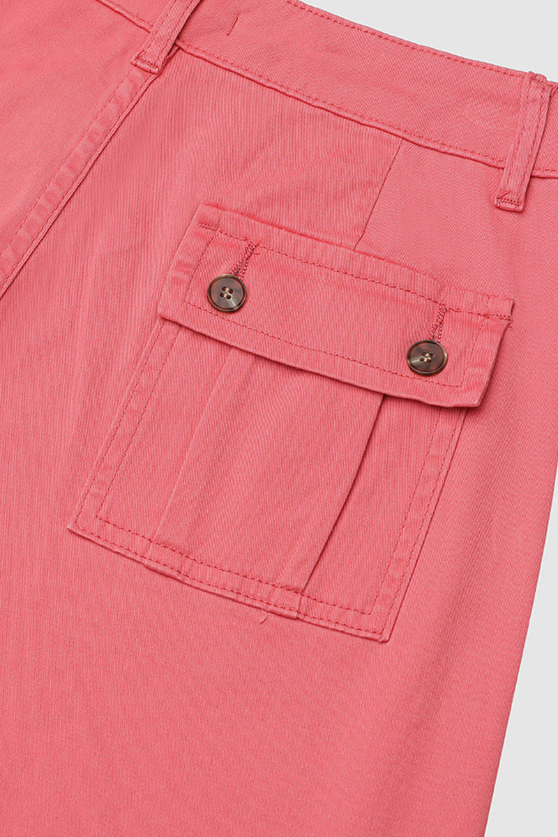 Spodnie Capri z kieszeniami i średnim stanem, zakładkami u dołu i kilkoma kieszeniami