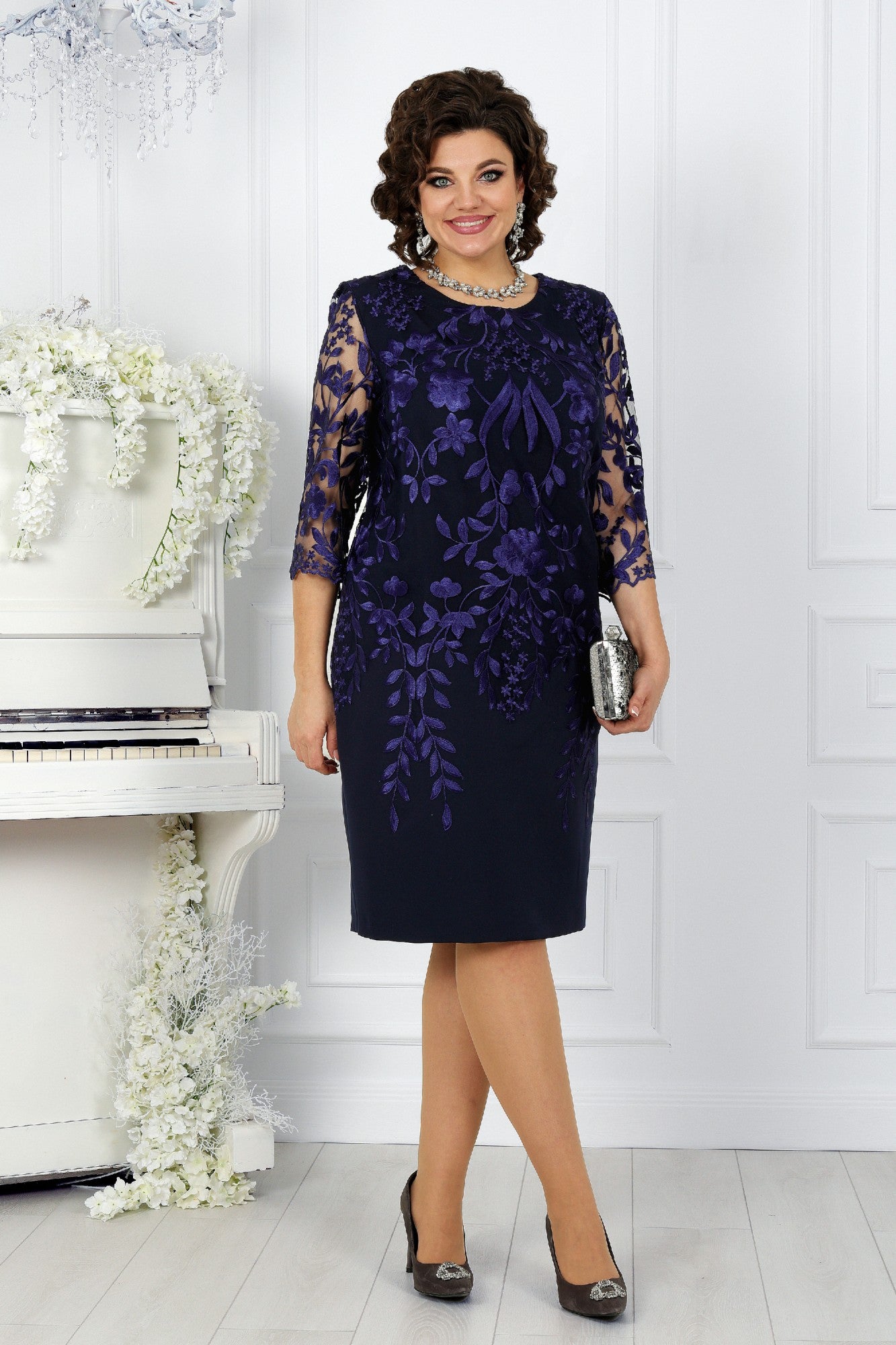 Sukienka oversize z koronkowymi patchworkami i nadrukiem