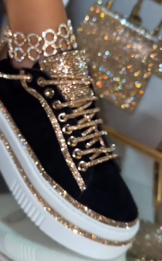 Trampki ze zamszu ze strasami i sznurowane