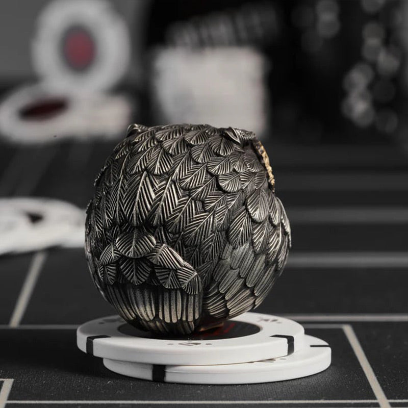 Realistyczna figurka sowy-strażnika przynoszącej szczęście