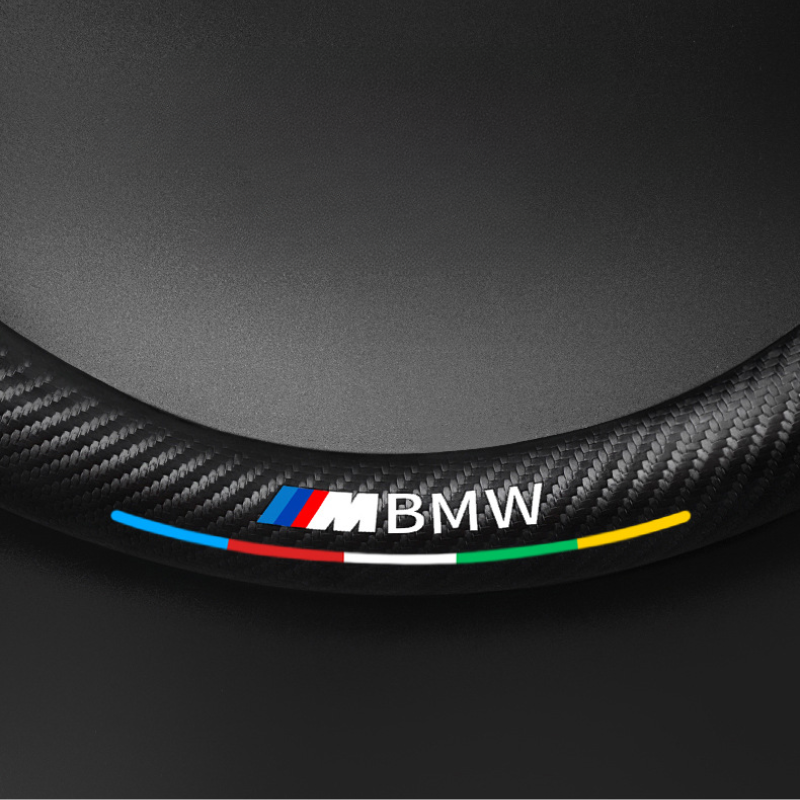 TrackVibe | Czarny pokrowiec na kierownicę z zamszu węglowego – antypoślizgowy i odporny na zużycie