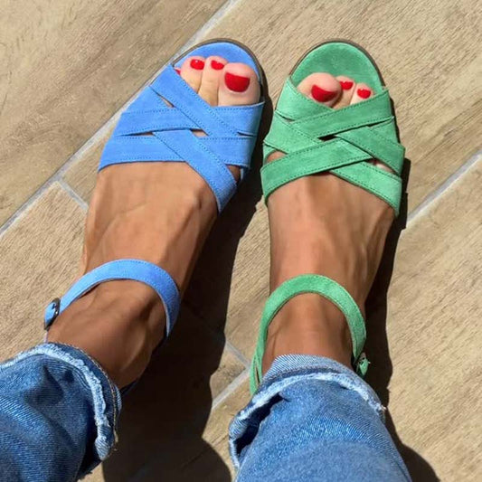 Damskie sandały z wydrążoną klamrą