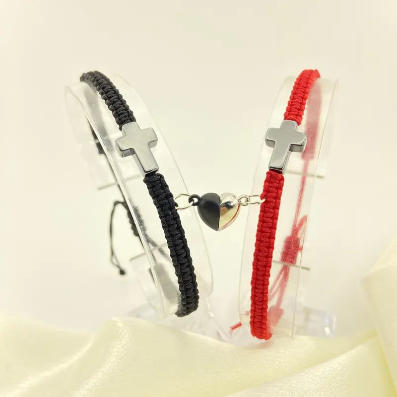 💕„Dvi širdys, vienas tikėjimas“ – įkvepianti krikščioniška apyrankė su kryžiumi ir atviruku su Jėzaus palaiminimu-LT