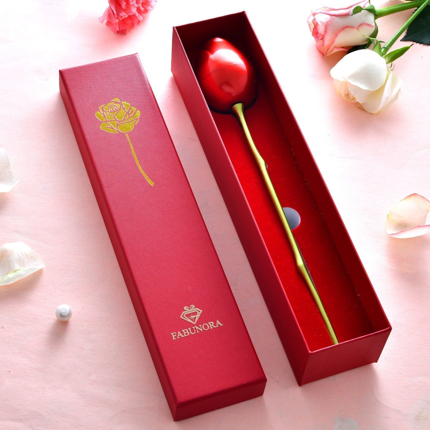 Naszyjnik z wisiorkiem w kształcie serca z linii róż