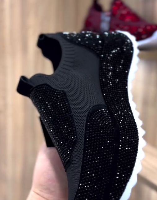 Modne, codzienne trampki z kryształkami