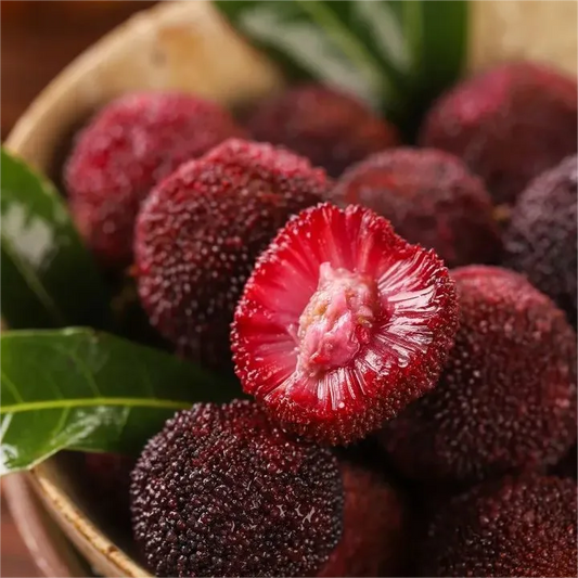 Olbrzymia jagoda laurowa：Wielkość piłeczki do ping-ponga, ⭐Smak połączenia truskawek i wiśni