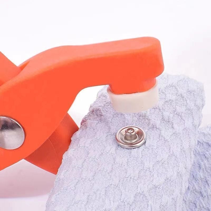 Metalowe guziki z zestawem narzędzi do mocowania