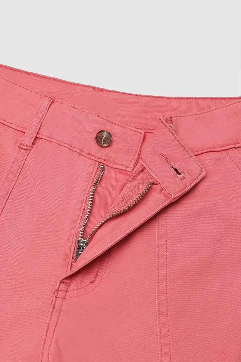 Spodnie Capri z kieszeniami i średnim stanem, zakładkami u dołu i kilkoma kieszeniami