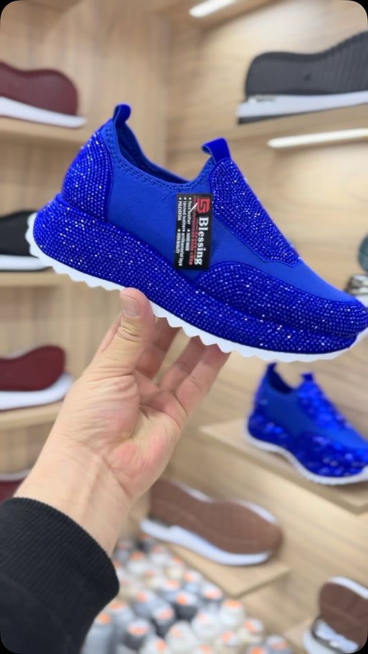 Modne, codzienne trampki z kryształkami