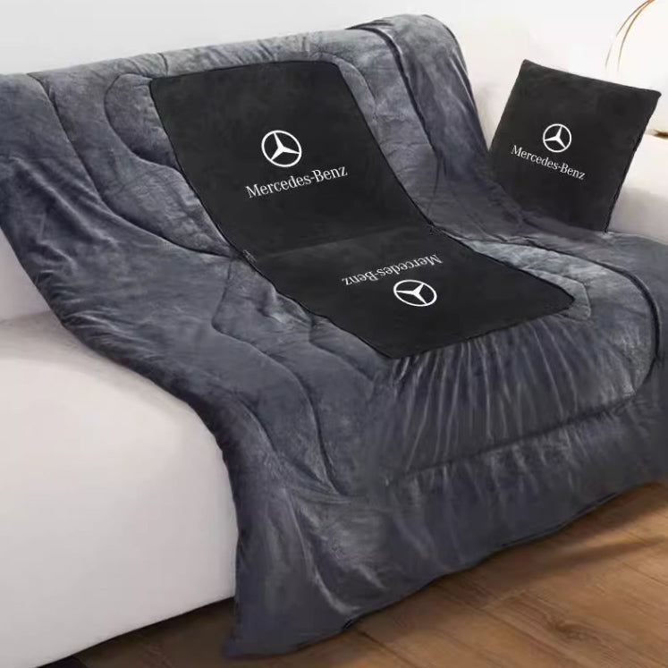 Wielofunkcyjne poduszki i kołdry - ciepły towarzysz w domu i w podróży