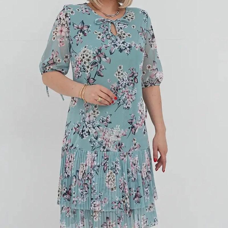 Elegancka damska sukienka plisowana z krótkim rękawem i długą spódnicą