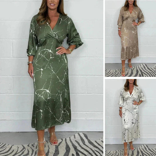 Sukienka z długim rękawem z dekoltem w szpic 🥰