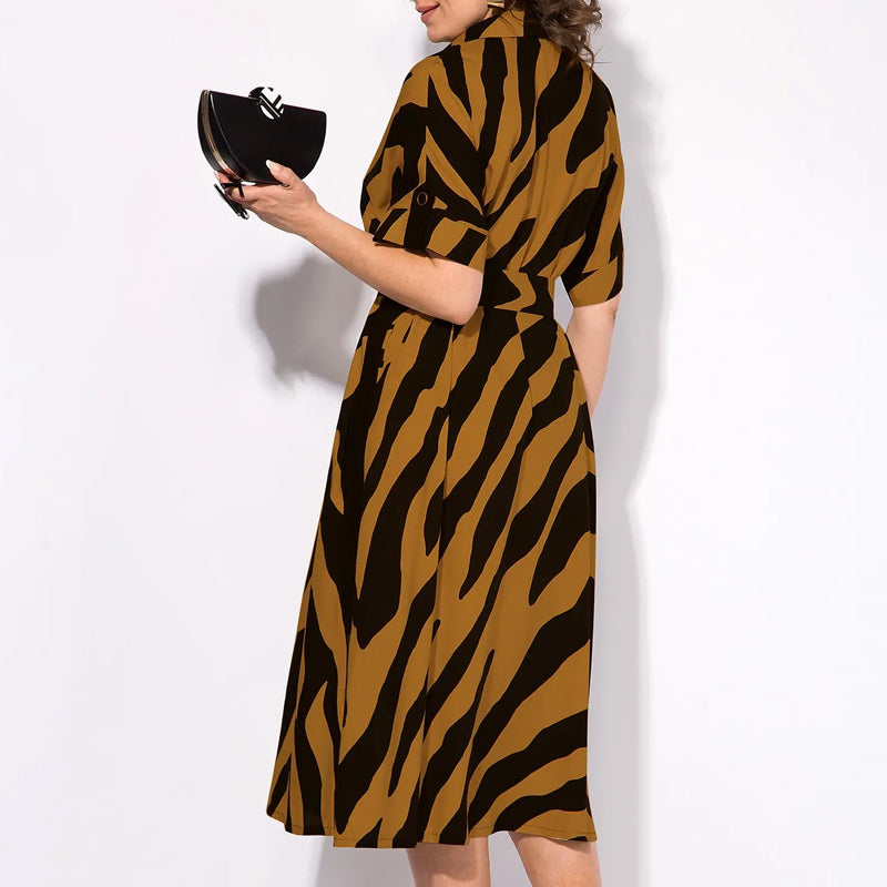 ✨🦓Sukienka z dekoltem w serek, nadrukowanymi paskami i talią